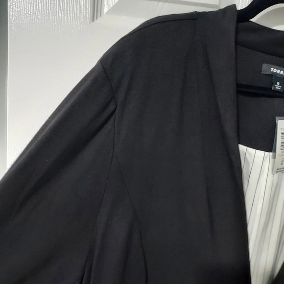 NWT Torrid Black Ponte Collarless Blazer in Size 6 / 30 - Picture 5 of 14